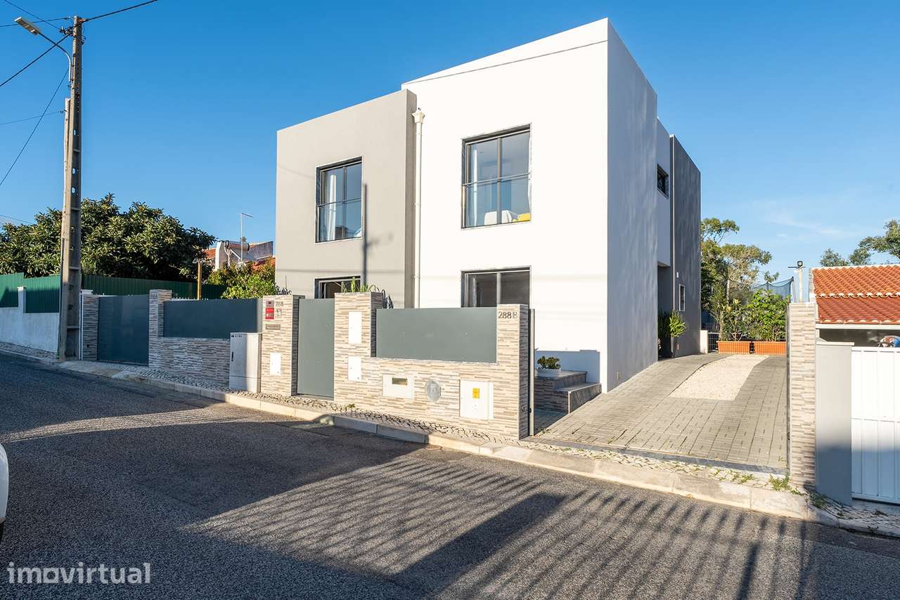 Encante-se com a sofisticação e o conforto desta moradia moderna em Ma - Grande imagem: 5/60