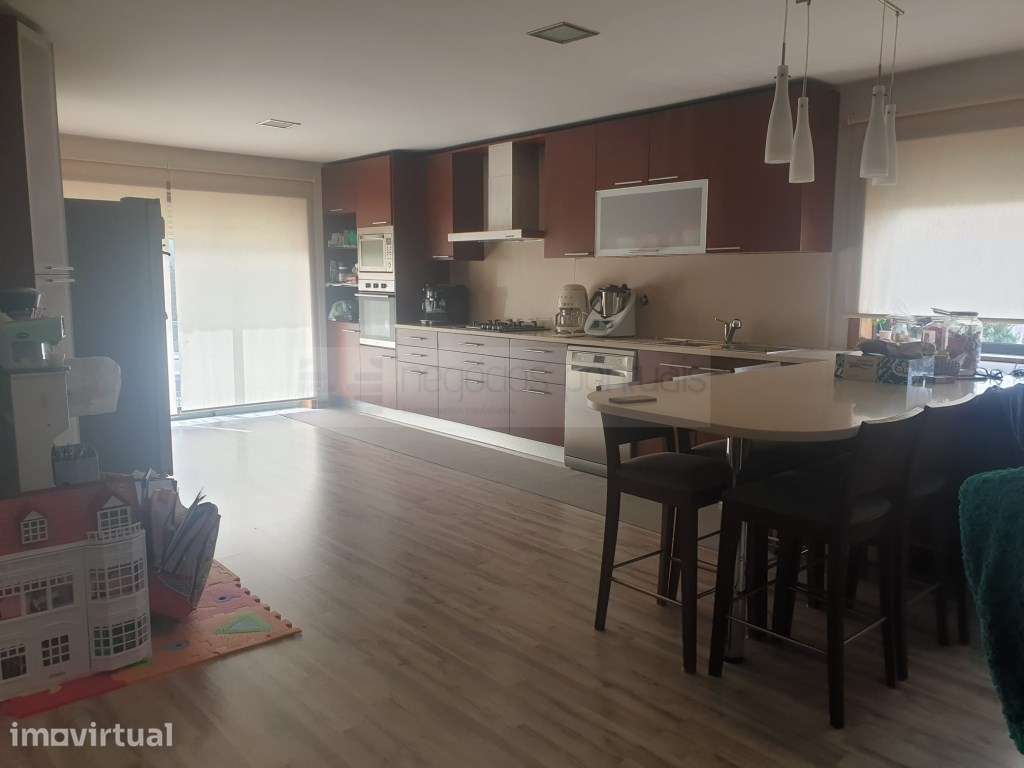 Moradia Gaveto T3 mais escritório e um apartamento T2 - Grande imagem: 3/36