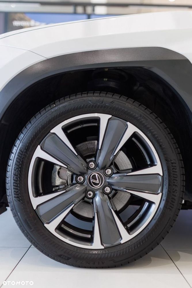 Lexus UX - 25