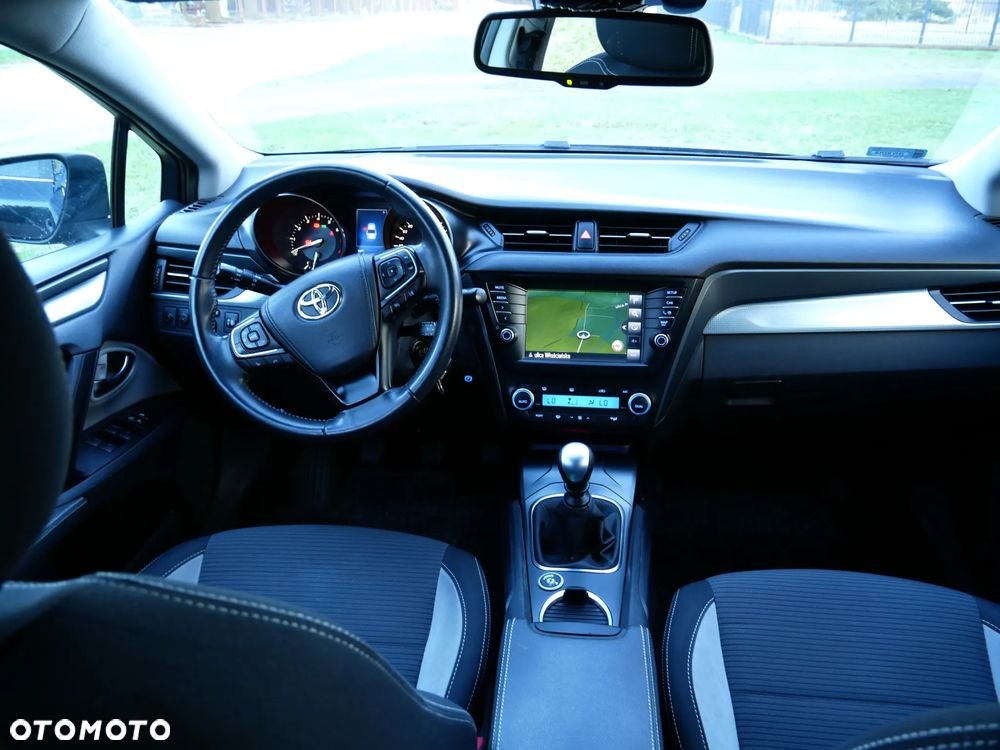 Toyota Avensis 1.8 Premium - 31