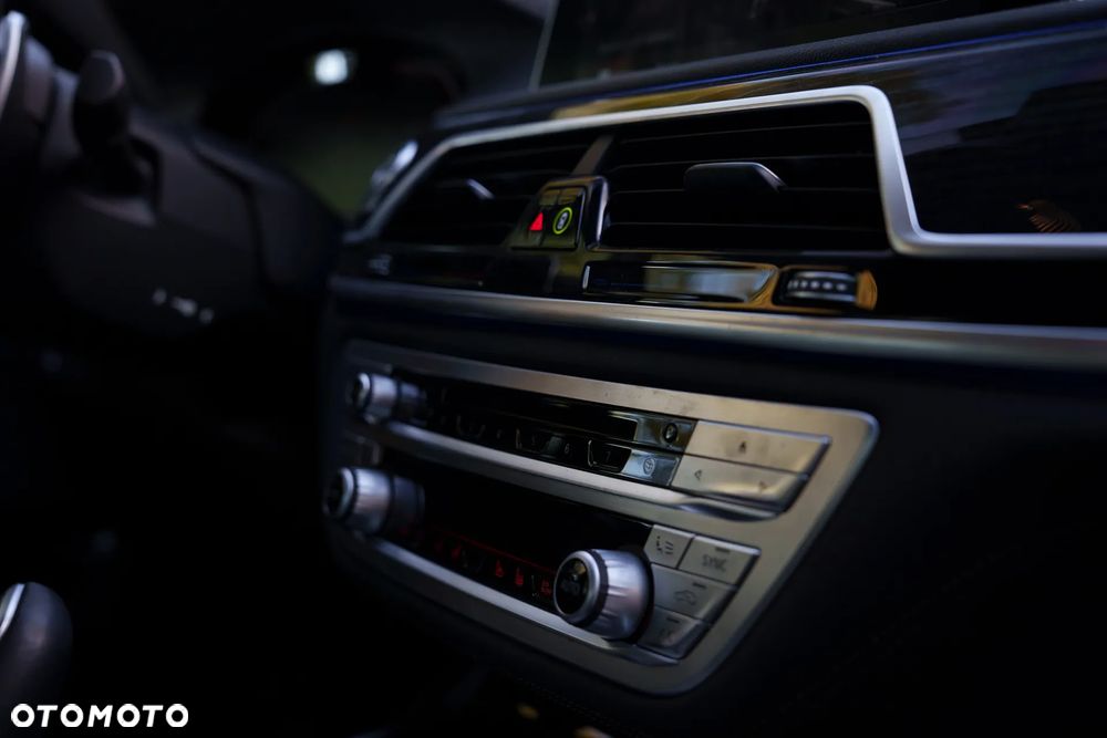BMW Seria 7 730d mHEV - 20