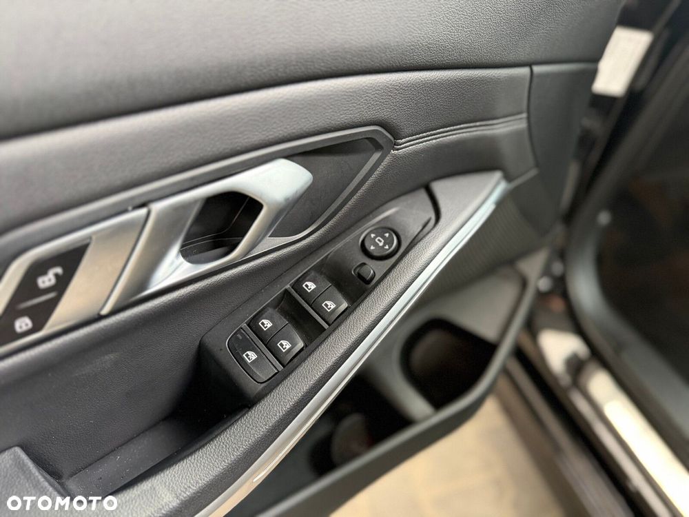 BMW Seria 3 - 18