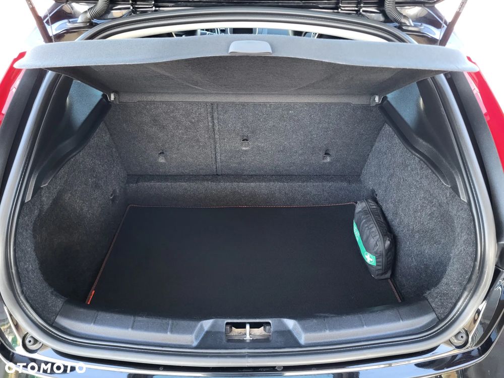 Volvo V40 D2 Drive-E Ocean Race - 36