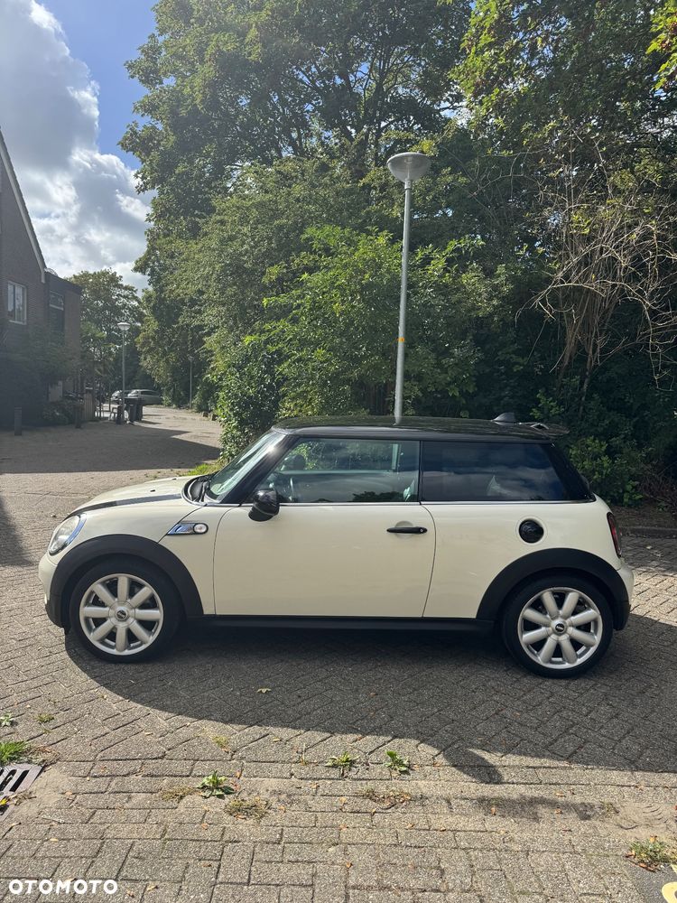 Mini Cooper 2010 photo 2