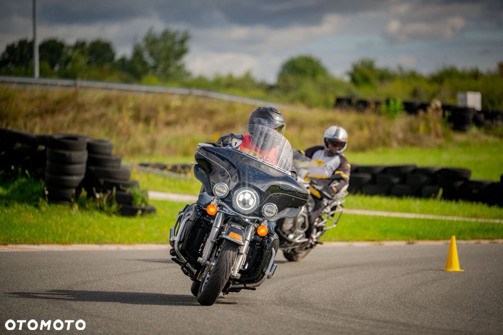 Harley-Davidson Touring Electra Glide - 20