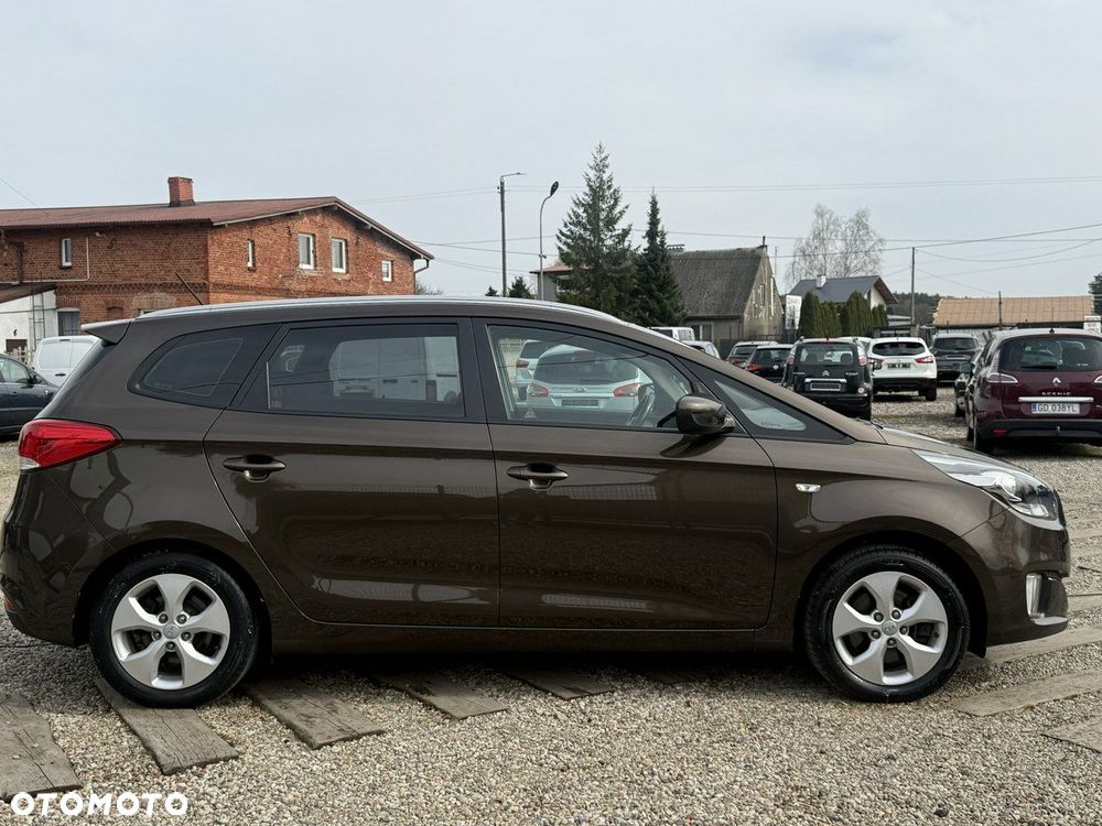 Kia Carens - 16