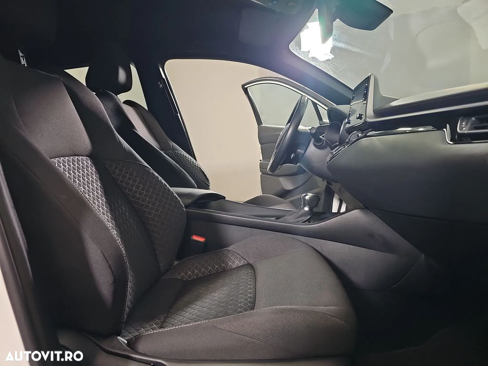 Toyota C-HR - 11