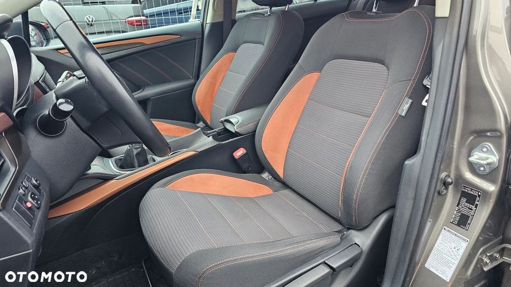 Toyota Avensis 1.8 Premium - 17