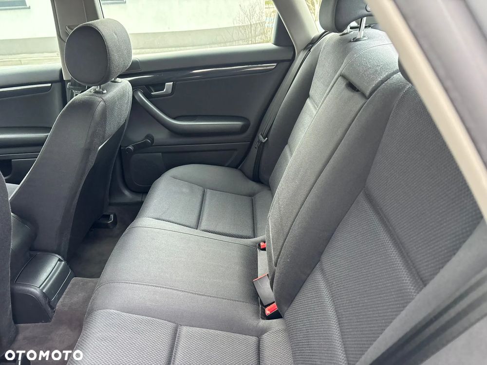 Audi A4 Limousine - 16