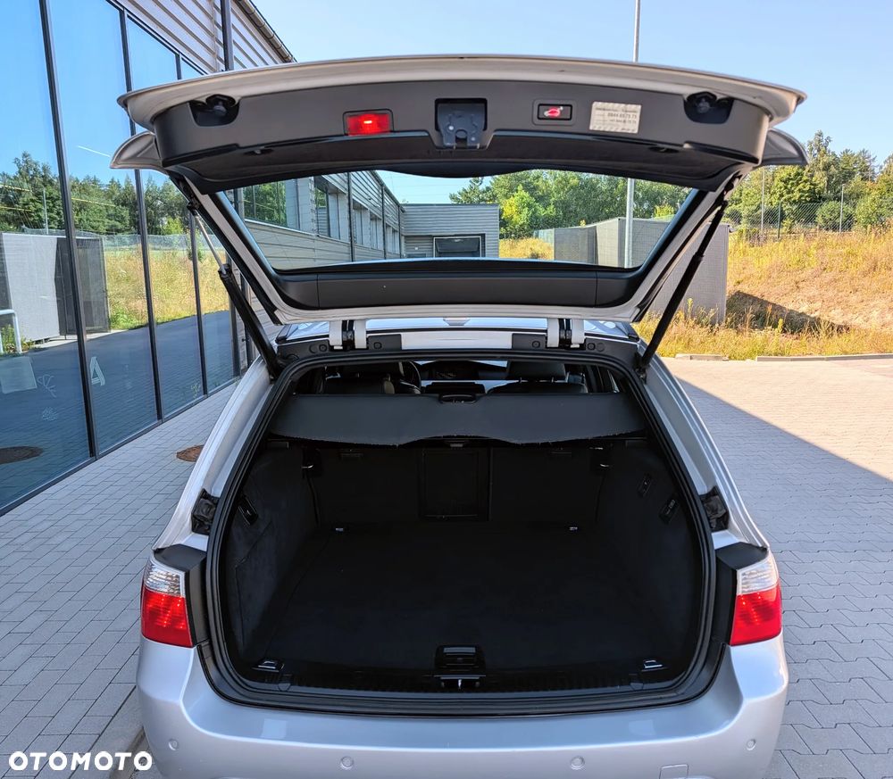 BMW Seria 5 545i - 31