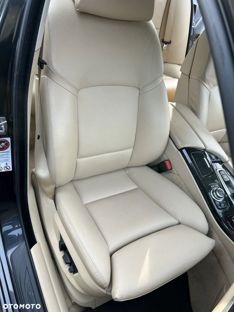 BMW Seria 5 525d - 16