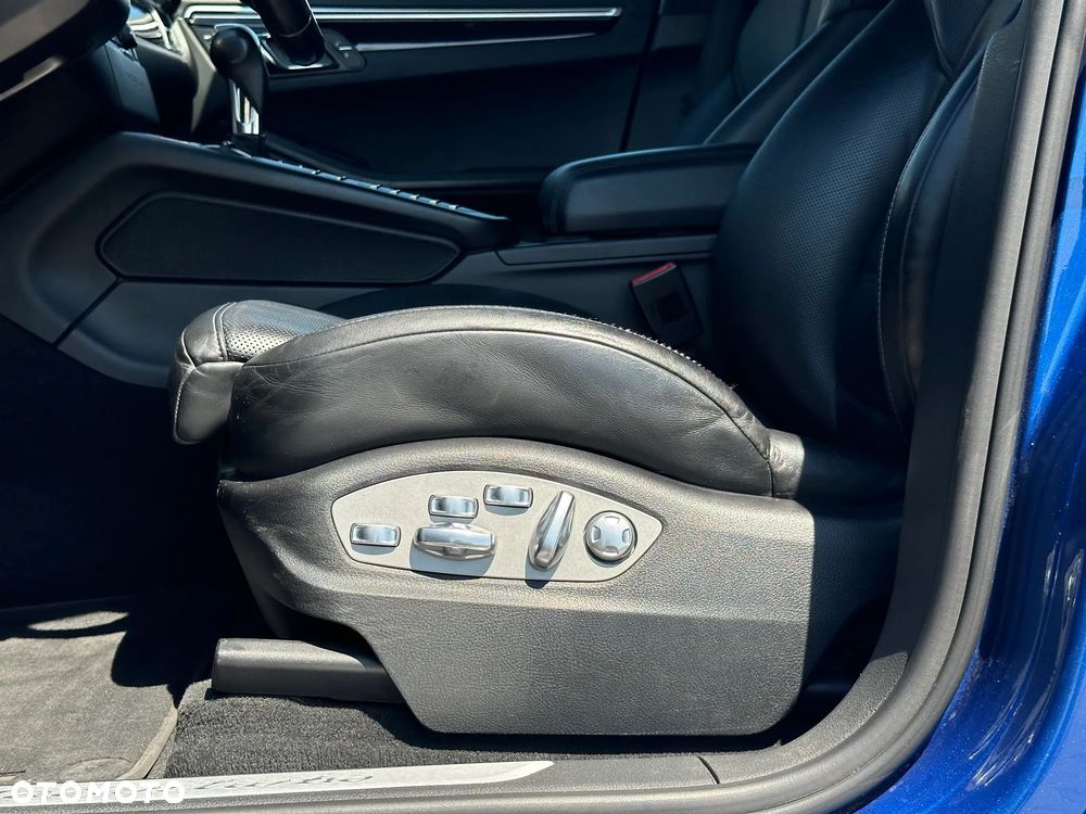 Porsche Macan Turbo - 23