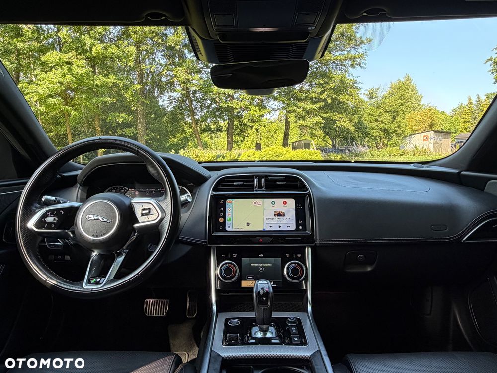 Jaguar XE P250 R-Dynamic S - 19