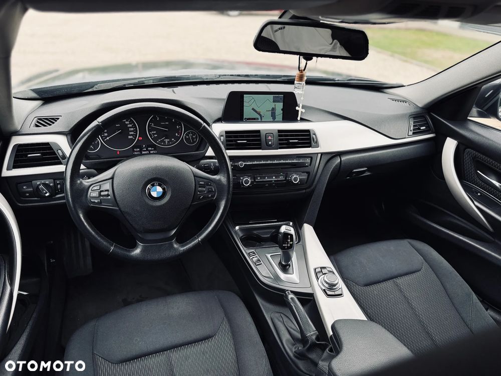 BMW Seria 3 318d - 23