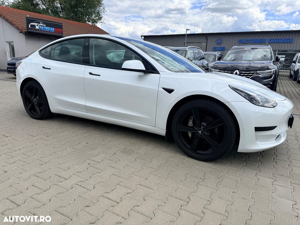 Tesla Model 3 - 3