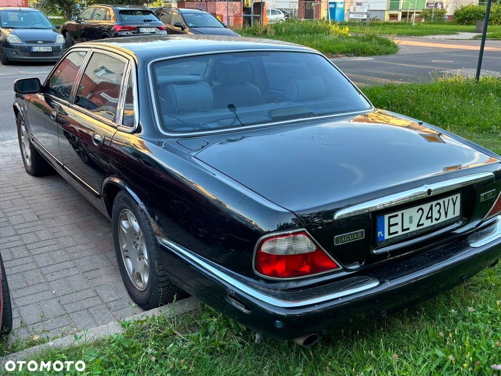 Jaguar XJ - 4