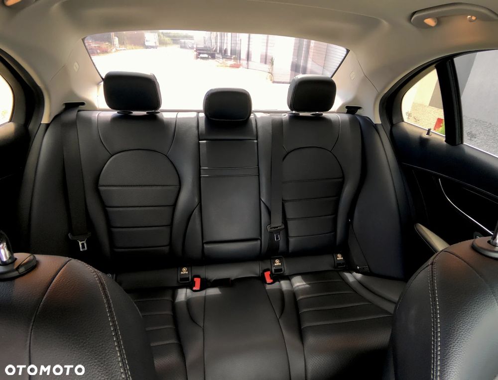 Mercedes-Benz Klasa C 300 7G-TRONIC - 17