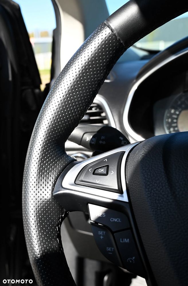 Ford Edge - 32