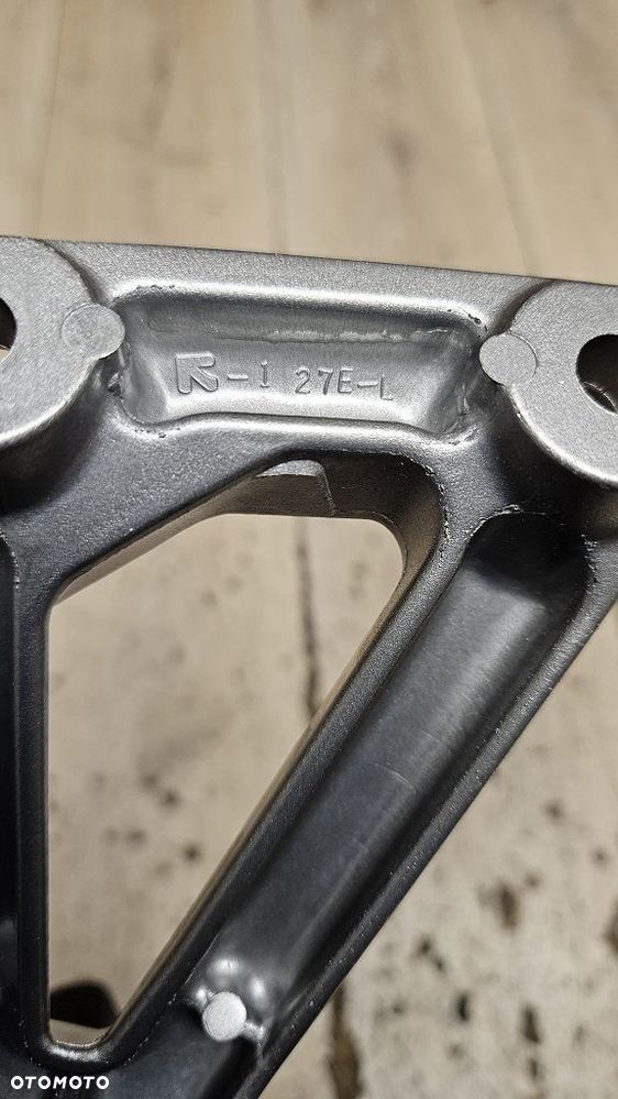 Set podnóżek pasażera Lewy Suzuki Bandit 1200 (96-00)  43700-27E50-000 - 9