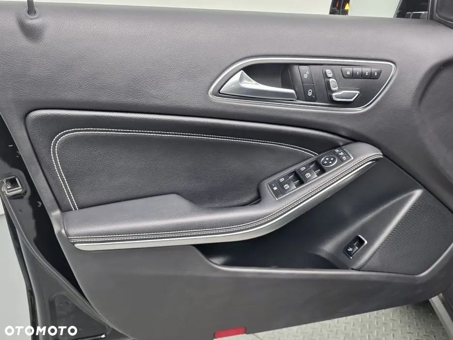 Mercedes-Benz GLA 250 4Matic 7G-DCT AMG Line - 19