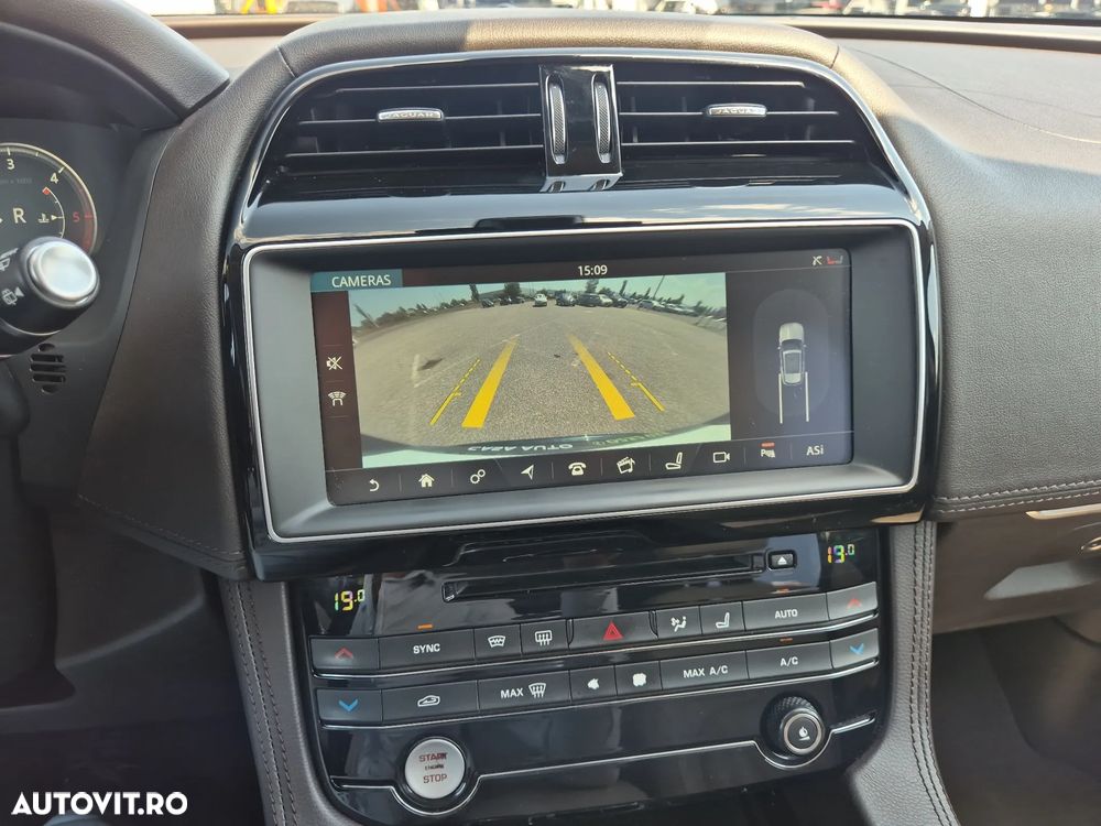 Jaguar F-Pace 20d AWD Portfolio - 16