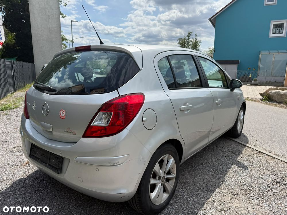 Opel Corsa 1.2 Cosmo - 3