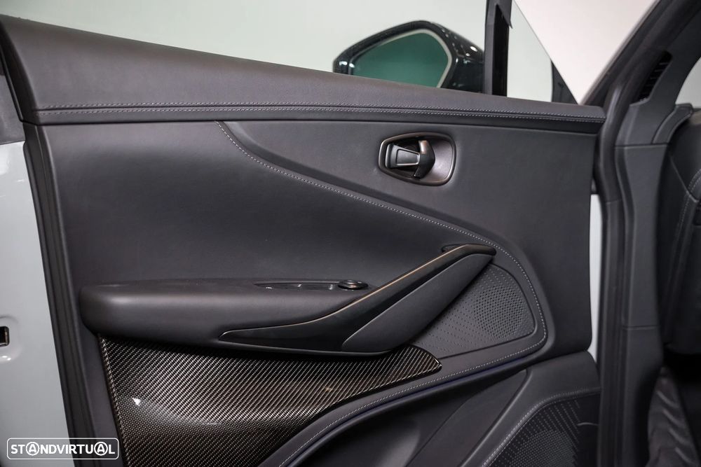 Aston Martin DBX 707 - 13