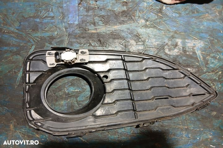 Grila proiector dreapta 8060281 382600811 8060281 382600811 BMW Seria - 2