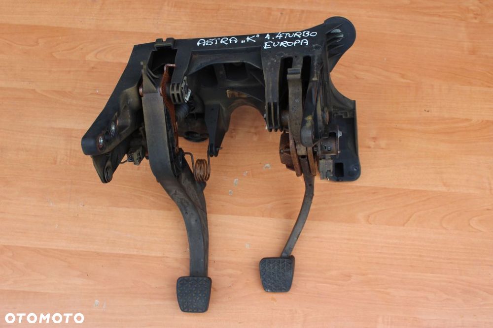 PEDAŁY  Sprzęgła oraz Hamulca EUROPA OPEL ASTRA K 39023894