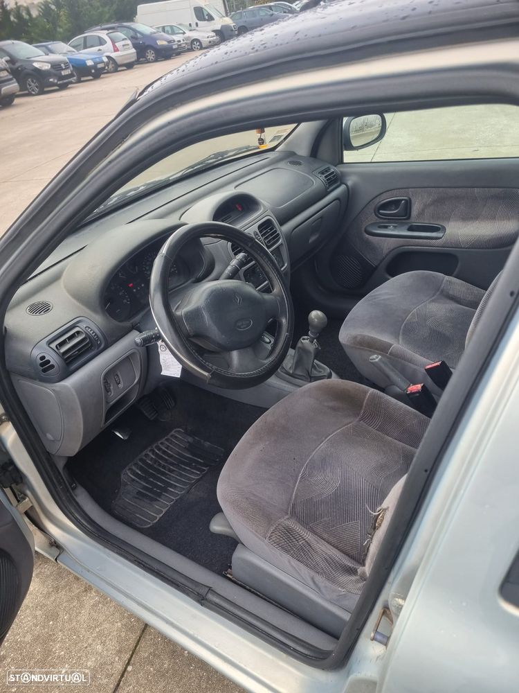 Renault Clio 1.2 RXE - 6
