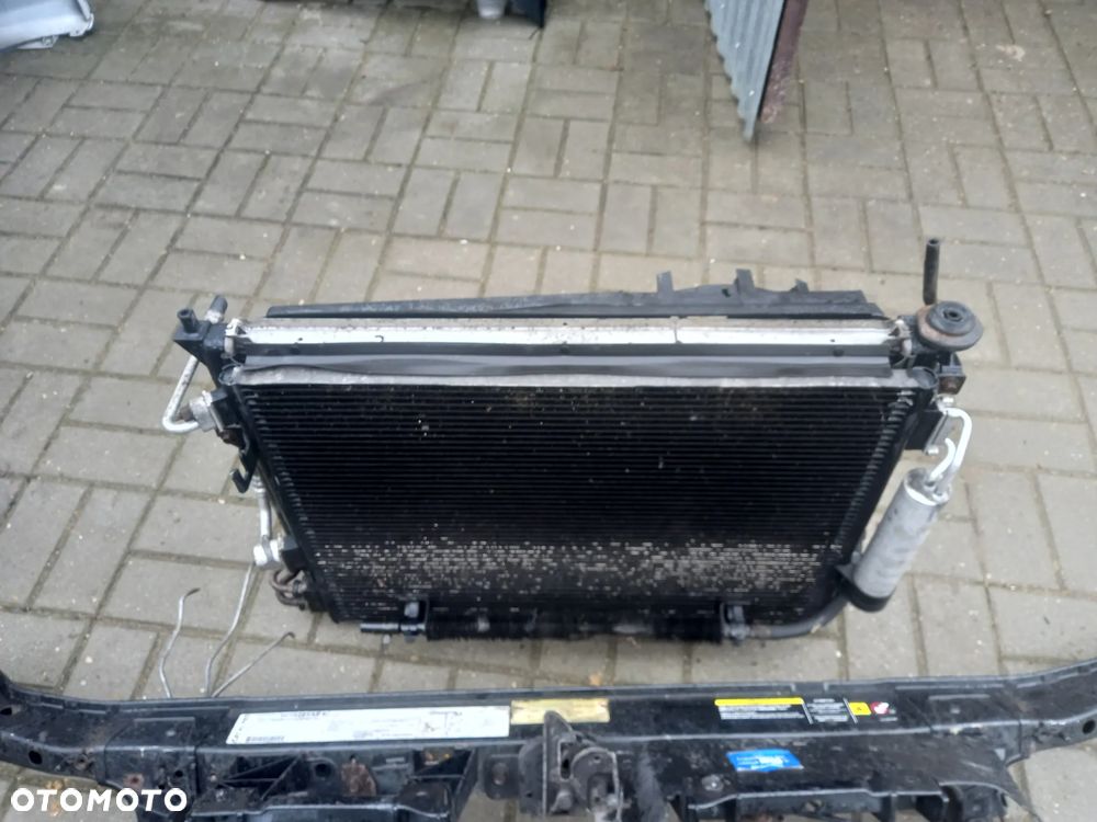 CHRYSLER 300C PAS PRZEDNI Z CHŁODNICAMI 2,7 6V - 4