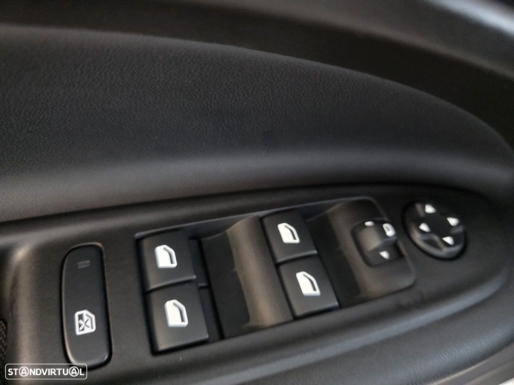 Jeep Avenger 1.2 GSE T3 Altitude - 11