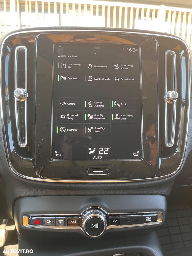 Volvo XC 40 T4 Momentum Pro - 17