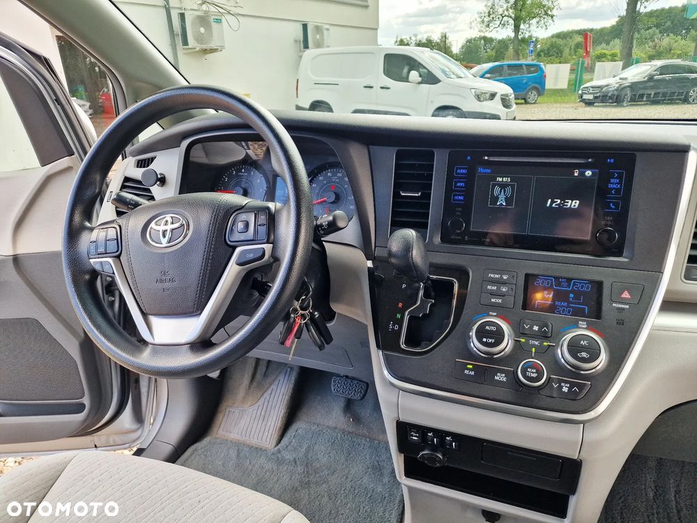 Toyota Sienna - 11