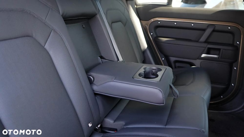 Land Rover Defender 110 D350 X-Dynamic SE - 29