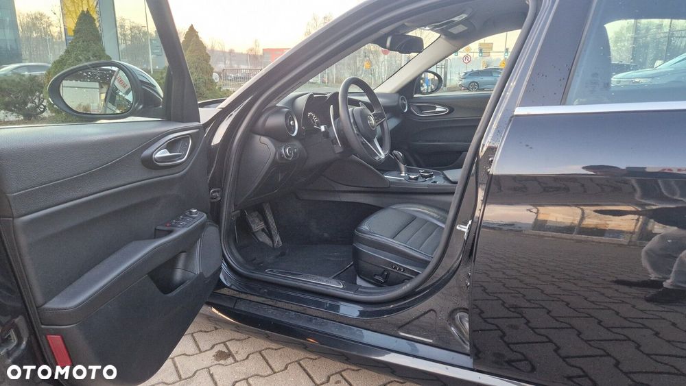 Alfa Romeo Giulia 2.2 D Turbo Super - 11