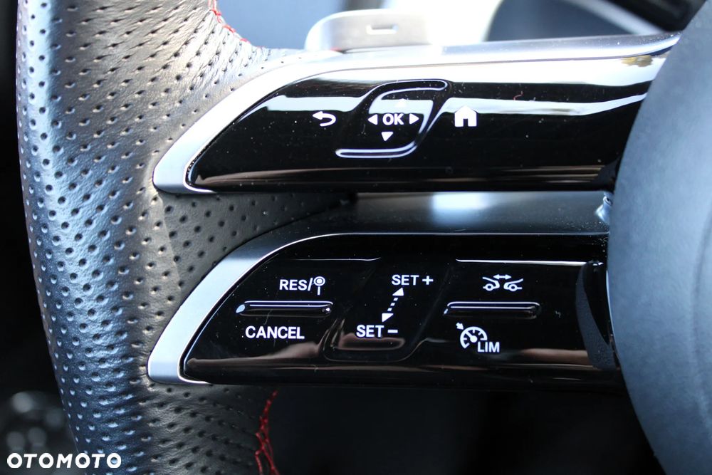 Mercedes-Benz GLB 220 d 4-Matic AMG Line 8G-DCT - 29