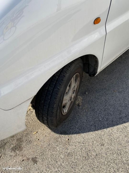 hiunday h1 2.5 td para peças Tampa mala, porta, jantes com pneus, frente completa, airbag, bancos, diferencial, motor, caixa velocidades... - 3