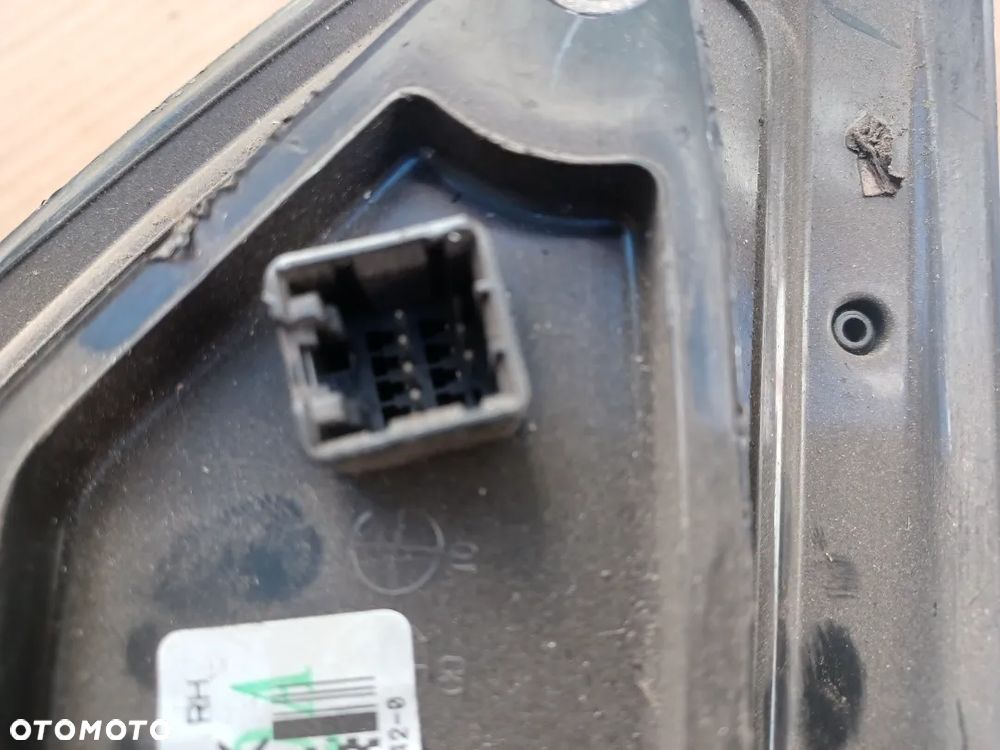 LUSTERKO 7PIN  HYUNDAI i20 08-12 5D - 3