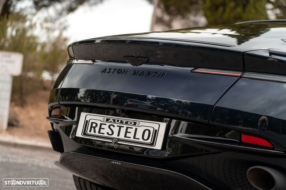 Aston Martin DB12 Coupé - 10