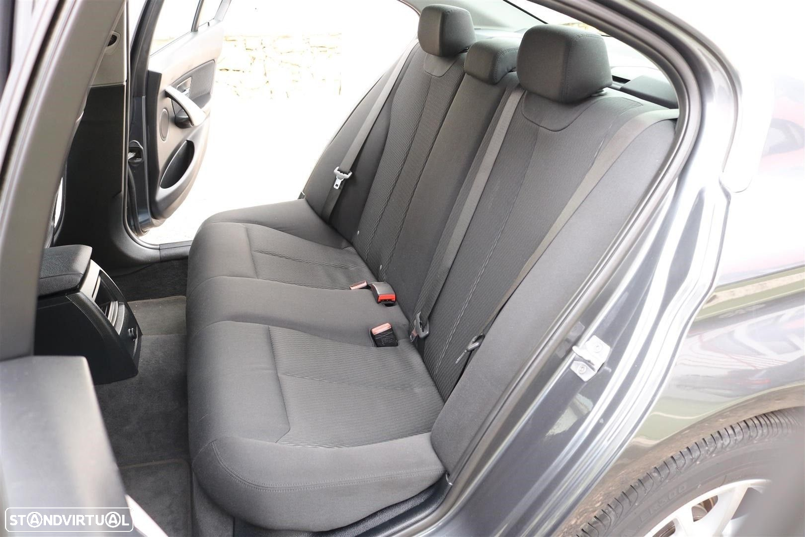 BMW 318 d Advantage - 23