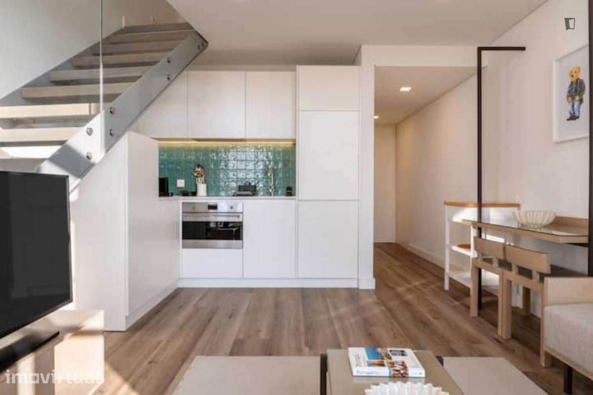 Apartamento com 1 quartos - localizado em Santa Marinha Porto - Grande imagem: 2/13
