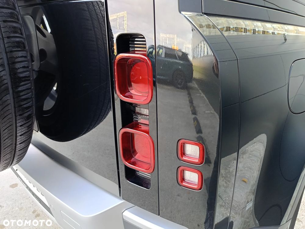 Land Rover Defender - 14