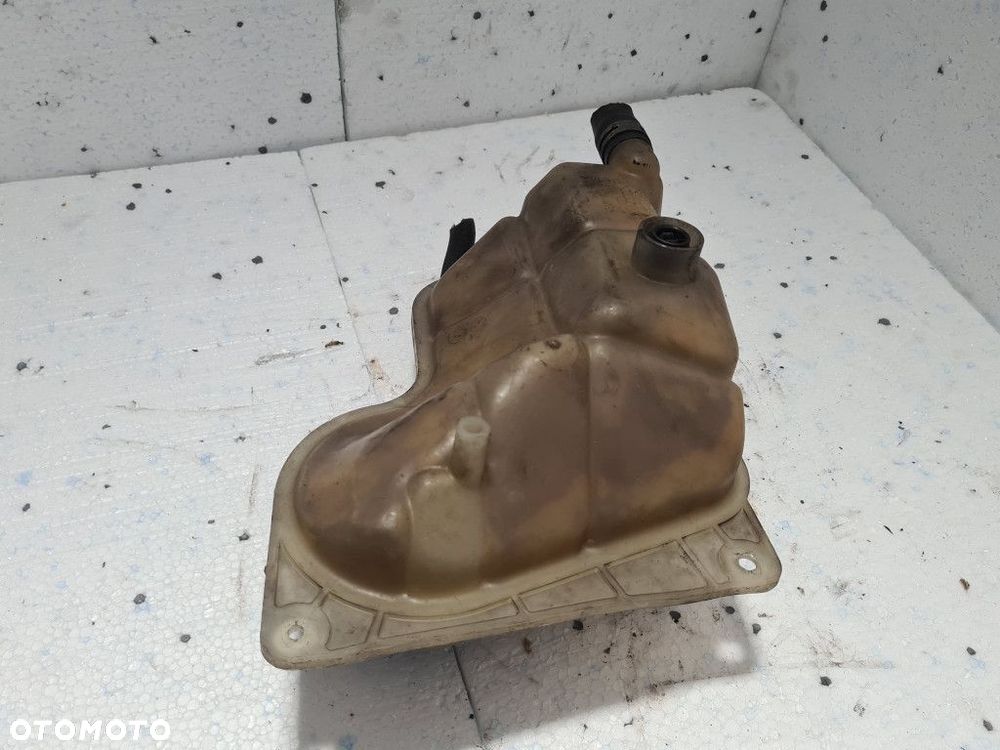 ZBIORNICZEK WYRÓWNAWCZY AUDI A4 B5 - 5