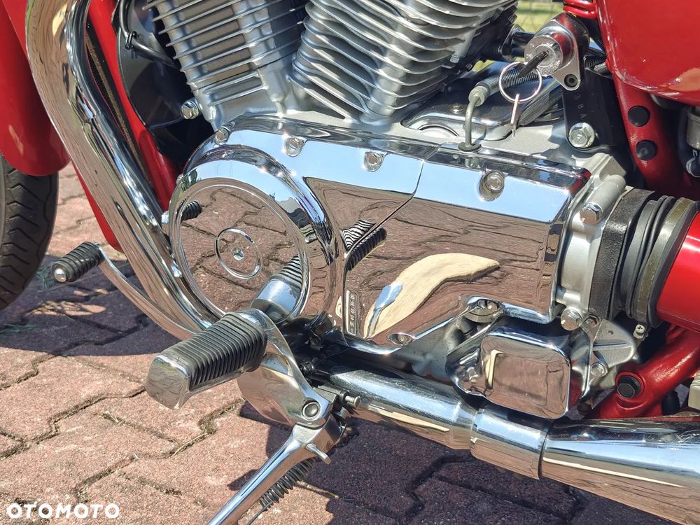 Suzuki Intruder - 32