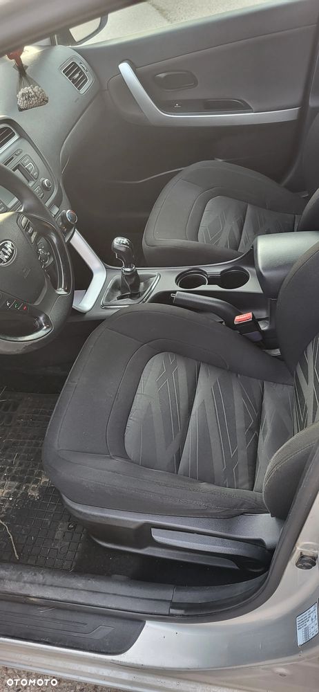 Kia Ceed - 11