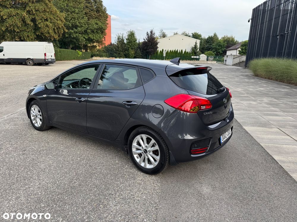 Kia Ceed 1.6 GDI ISG Platinum Edition - 14