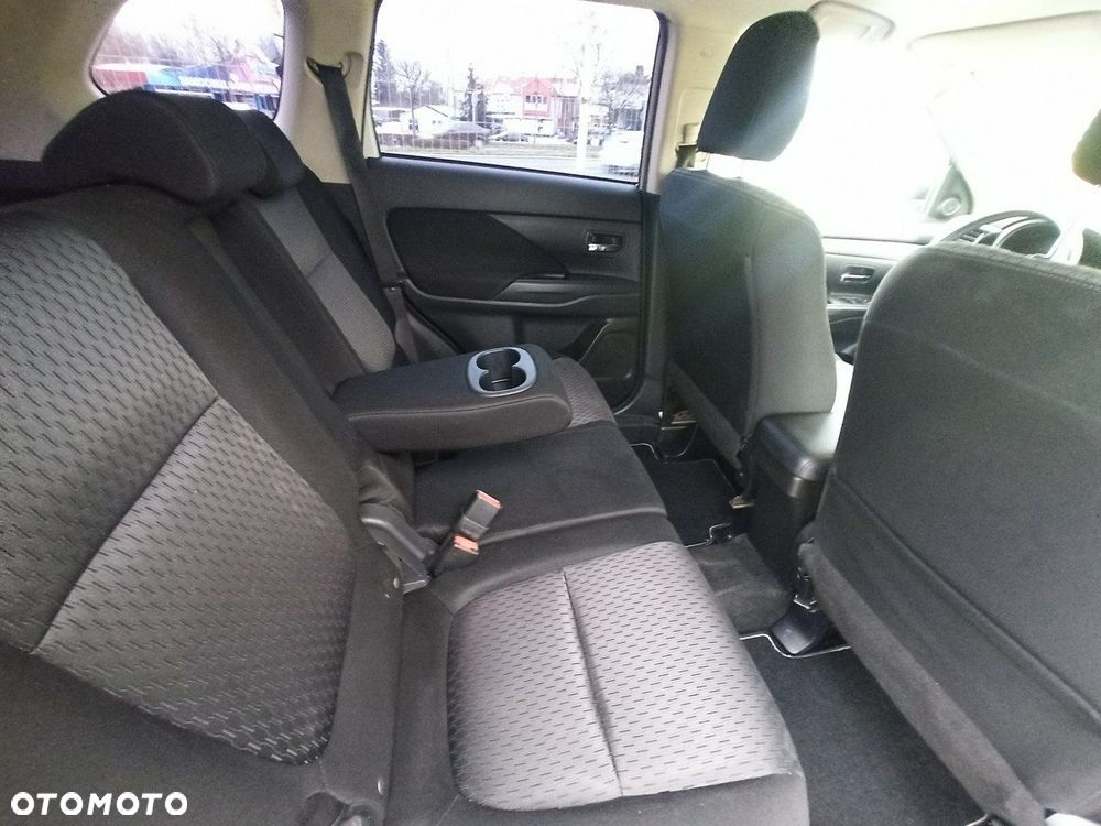 Mitsubishi Outlander 2.0 Intense + 2WD - 11
