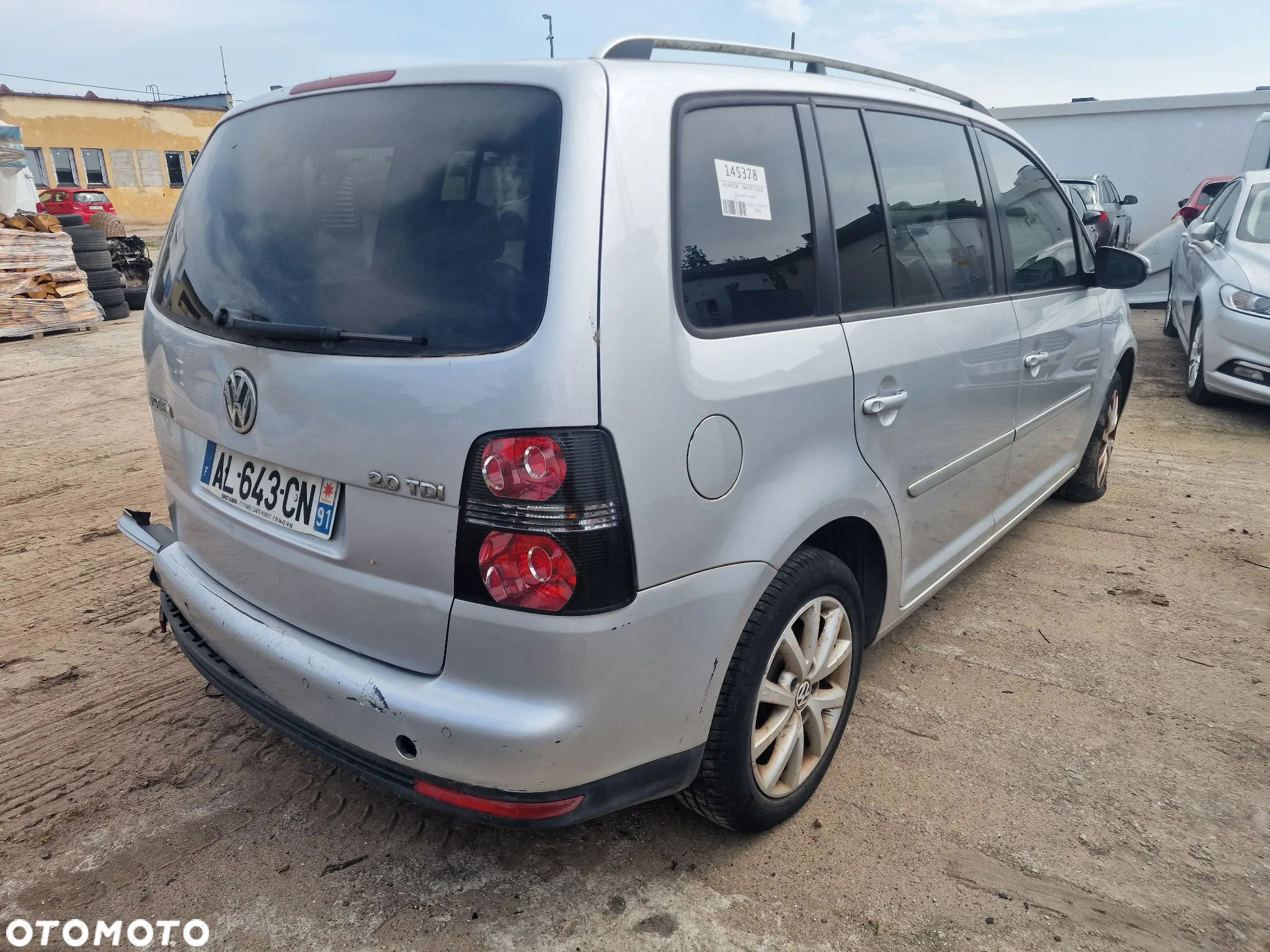 Volkswagen Touran 2.0 TDI DPF BlueMotion Technology Comfortline - 9