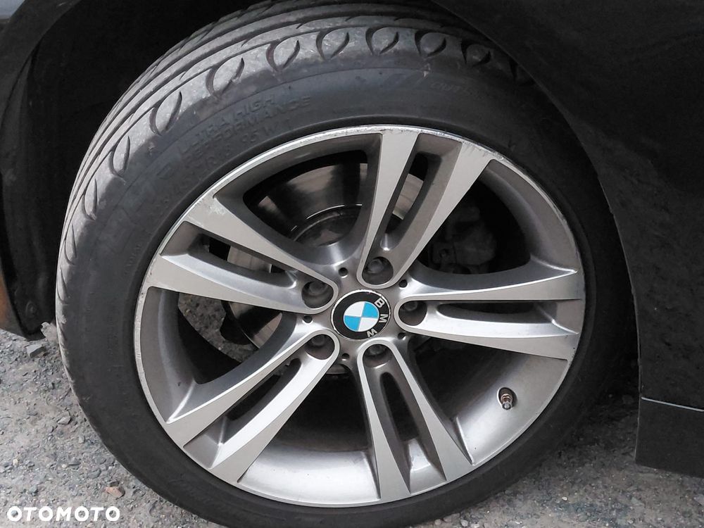 BMW Seria 3 318d Sport Line - 12